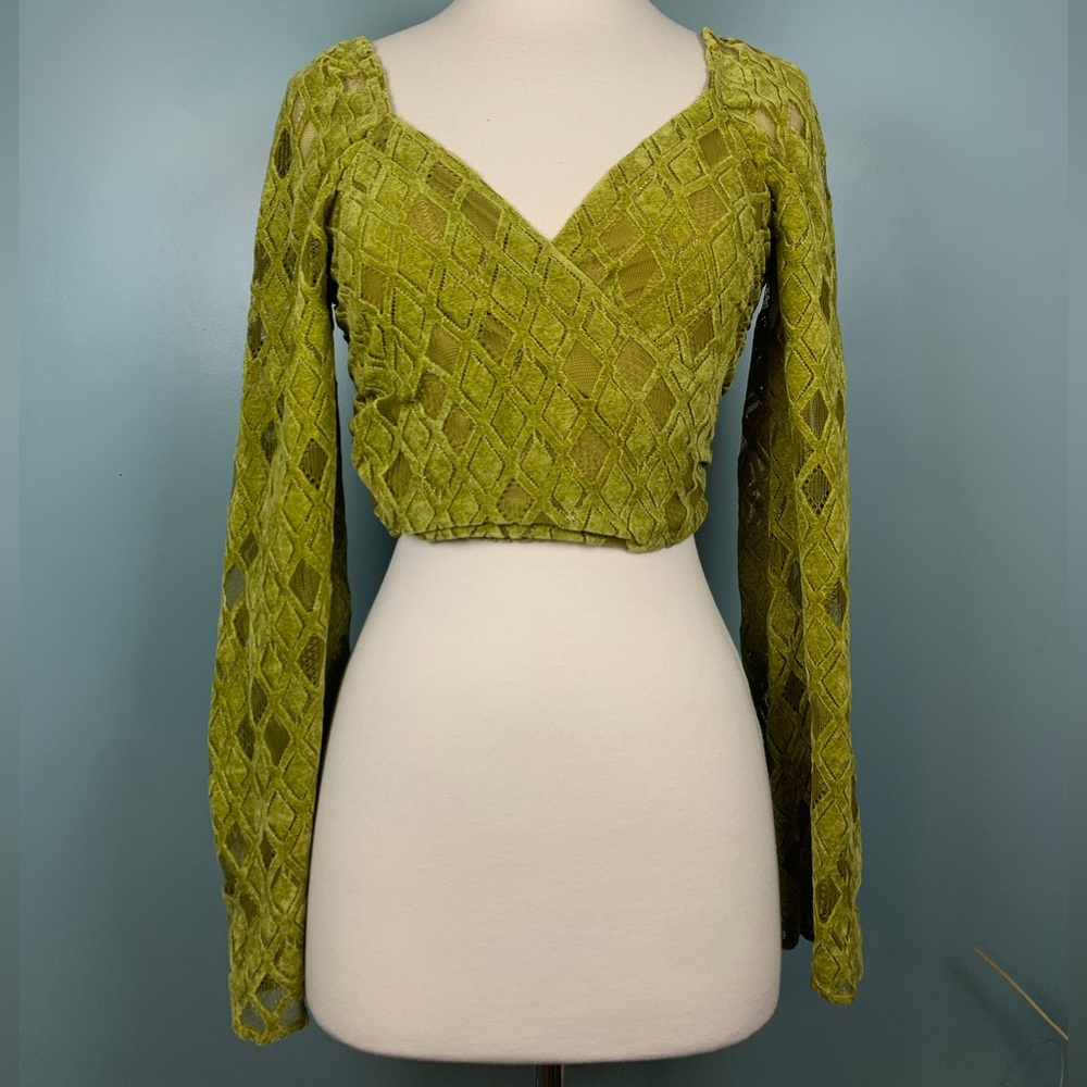 Green crop top long sleeve